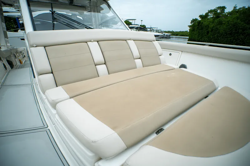 Slide: The Image of Boston Whaler 420 OUTRAGE 2018 - 32