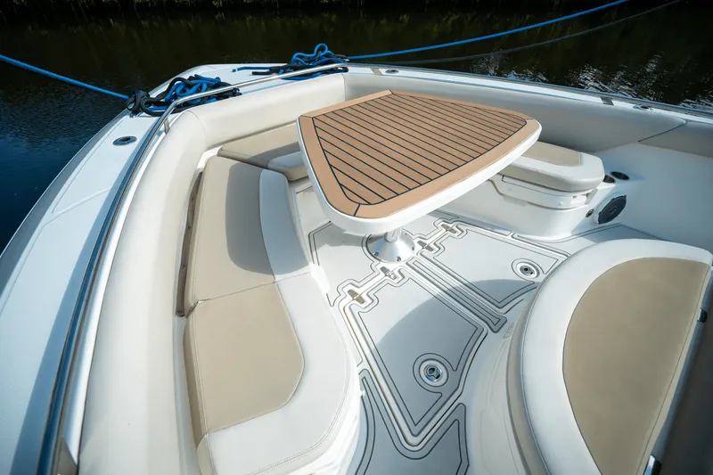 Slide: The Image of Boston Whaler 420 OUTRAGE 2018 - 33