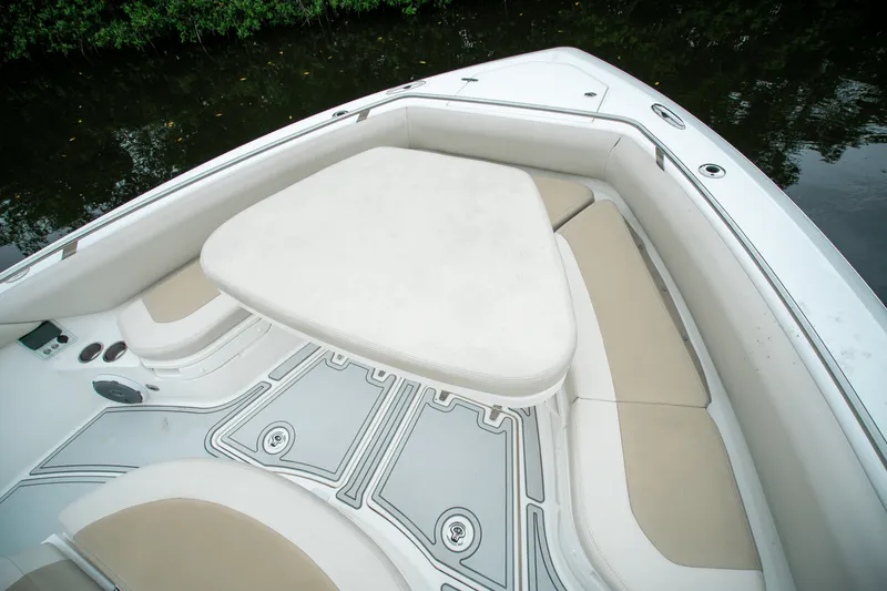 Slide: The Image of Boston Whaler 420 OUTRAGE 2018 - 34