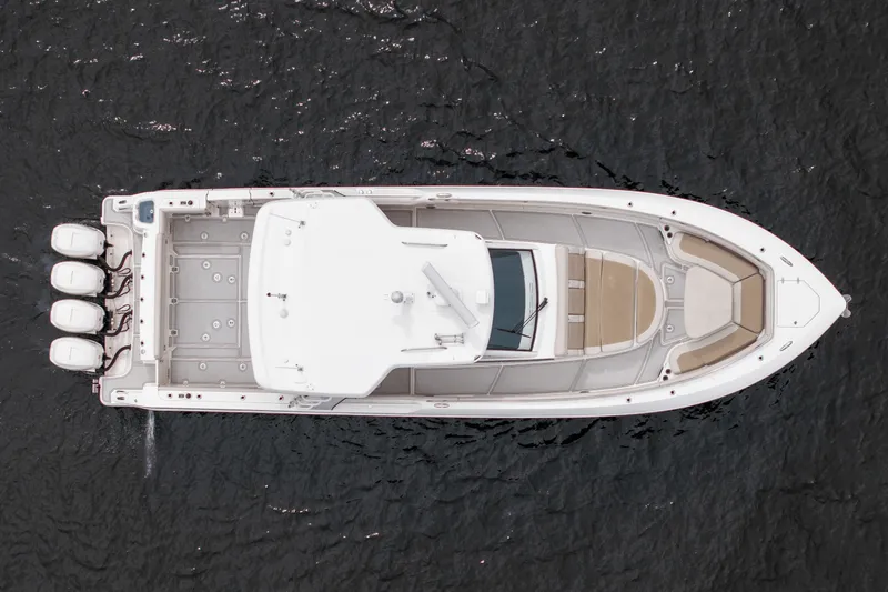 Slide: The Image of Boston Whaler 420 OUTRAGE 2018 - 37