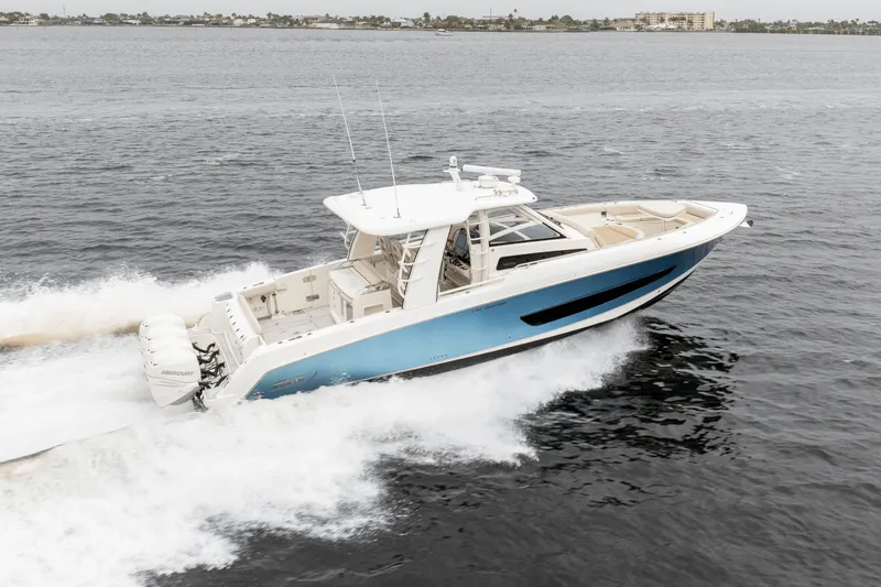 Slide: The Image of Boston Whaler 420 OUTRAGE 2018 - 43