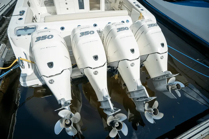 Slide: The Image of Boston Whaler 420 OUTRAGE 2018 - 5