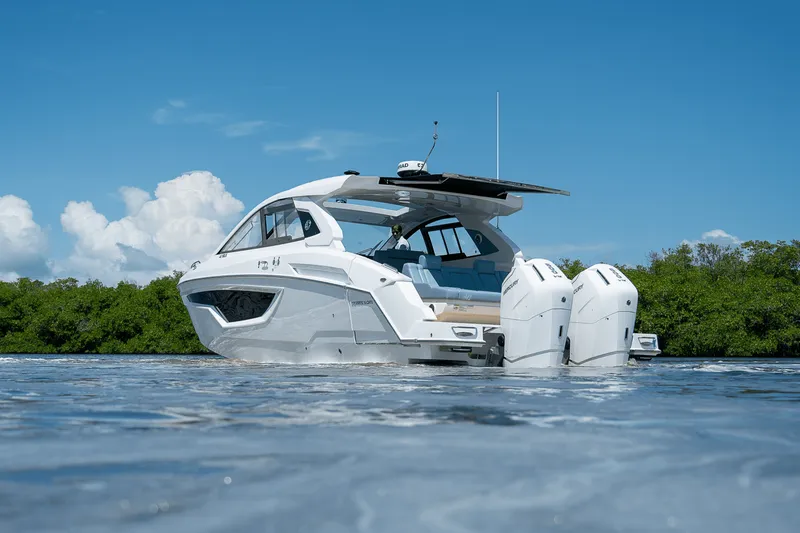 Slide: The Image of Cruisers 42 GLS Outboard 2025 - 1