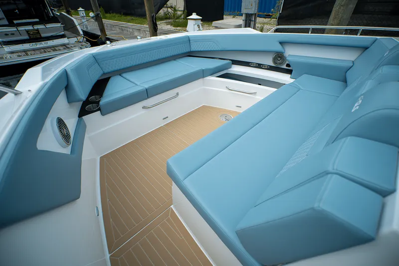 Slide: The Image of Cruisers 42 GLS Outboard 2025 - 23