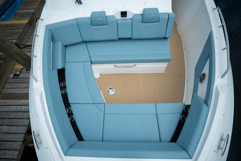 Slide: The Image of Cruisers 42 GLS Outboard 2025 - 26