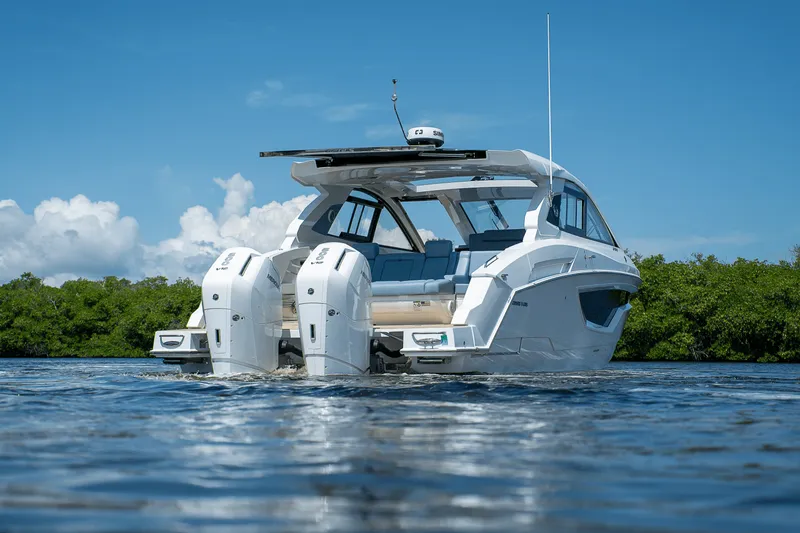 Slide: The Image of Cruisers 42 GLS Outboard 2025 - 31