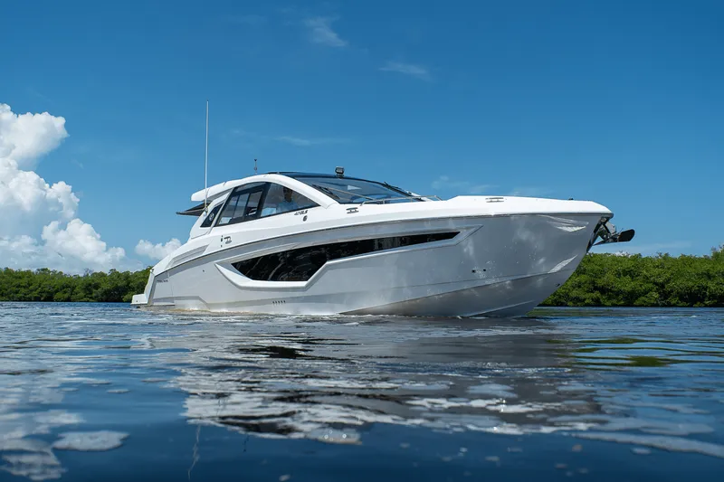 Slide: The Image of Cruisers 42 GLS Outboard 2025 - 36