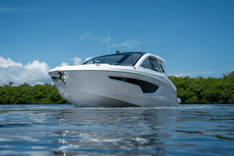 Slide: The Image of Cruisers 42 GLS Outboard 2025 - 39