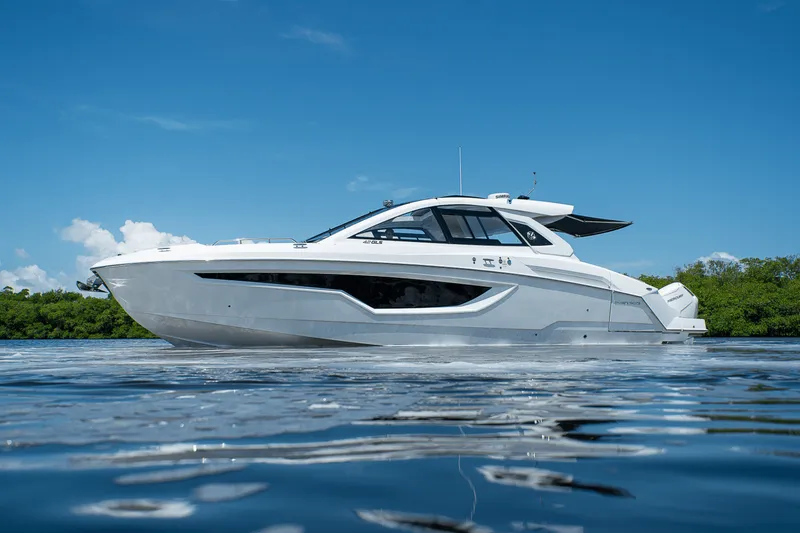 Slide: The Image of Cruisers 42 GLS Outboard 2025 - 43