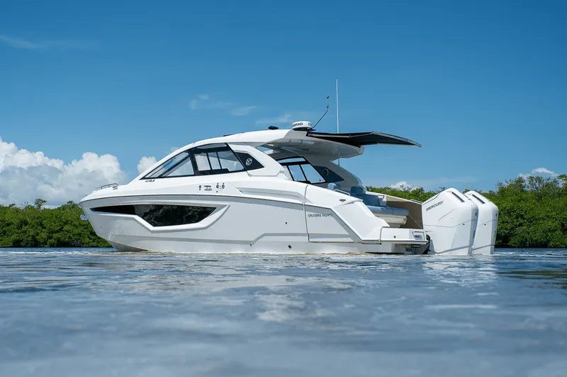 Slide: The Image of Cruisers 42 GLS Outboard 2025 - 46