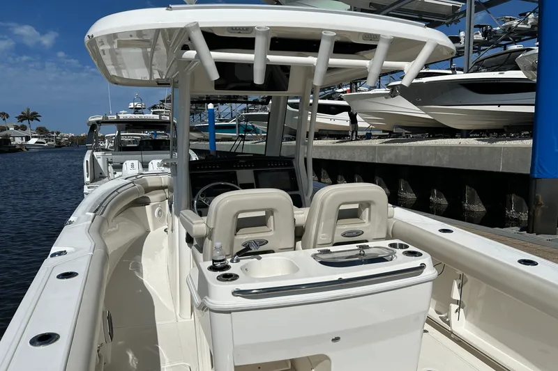 Slide: The Image of Boston Whaler 280 OUTRAGE 2021 - 14