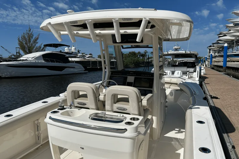 Slide: The Image of Boston Whaler 280 OUTRAGE 2021 - 15