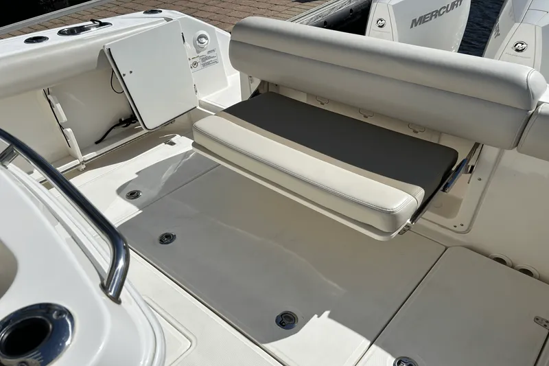 Slide: The Image of Boston Whaler 280 OUTRAGE 2021 - 19