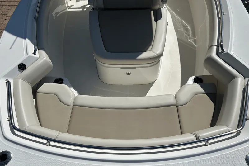 Slide: The Image of Boston Whaler 280 OUTRAGE 2021 - 26