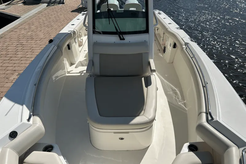 Slide: The Image of Boston Whaler 280 OUTRAGE 2021 - 27