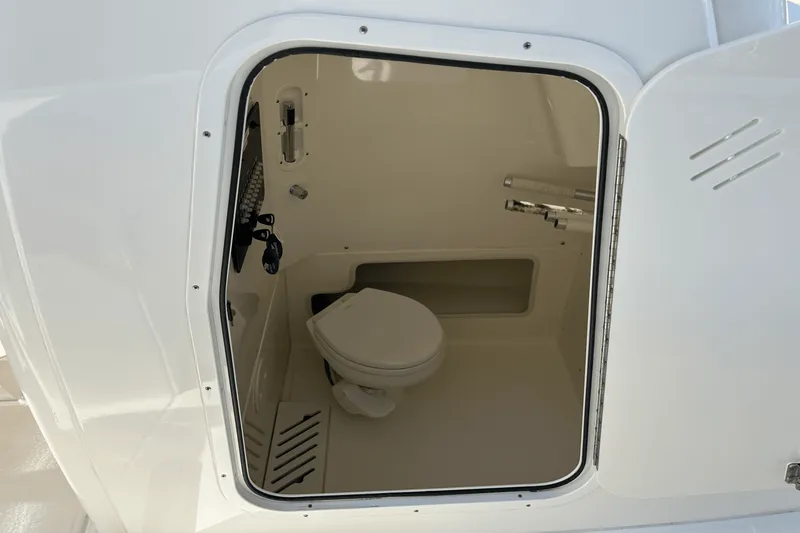 Slide: The Image of Boston Whaler 280 OUTRAGE 2021 - 28