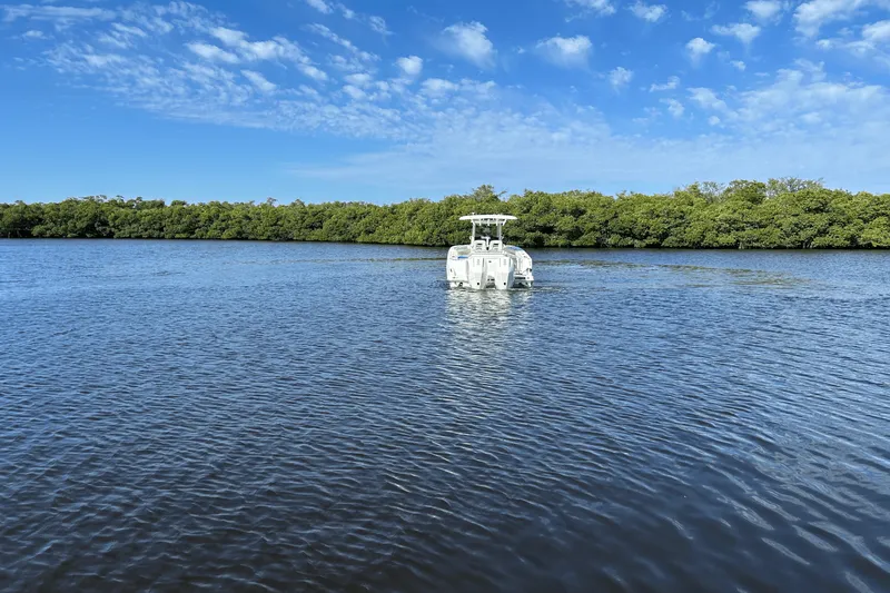 Slide: The Image of Boston Whaler 280 OUTRAGE 2021 - 3