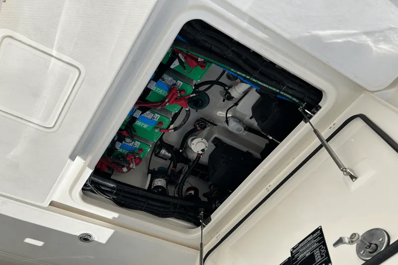 Slide: The Image of Boston Whaler 280 OUTRAGE 2021 - 35