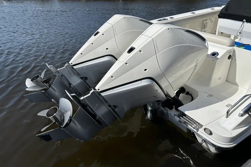 Slide: The Image of Boston Whaler 280 OUTRAGE 2021 - 36
