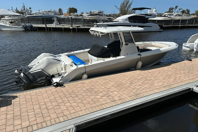 Slide: The Image of Boston Whaler 280 OUTRAGE 2021 - 38