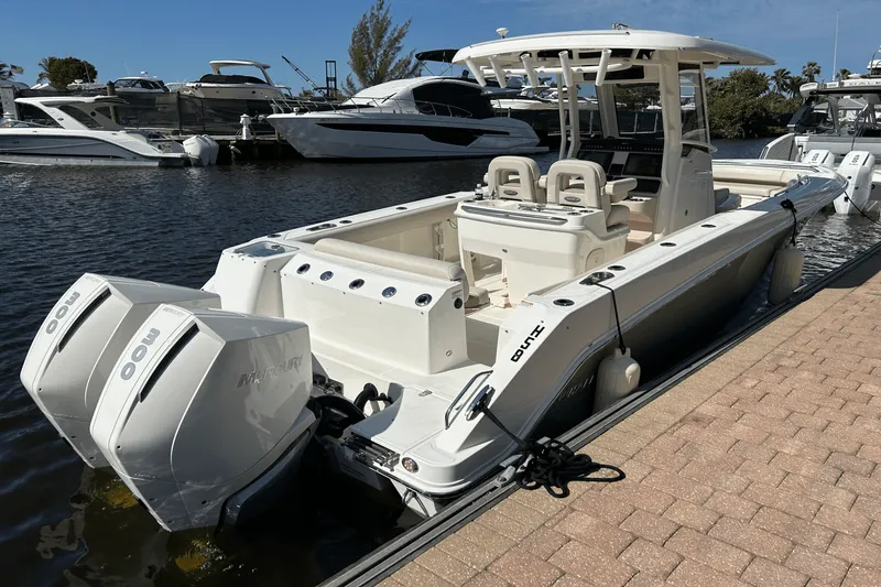 Slide: The Image of Boston Whaler 280 OUTRAGE 2021 - 9