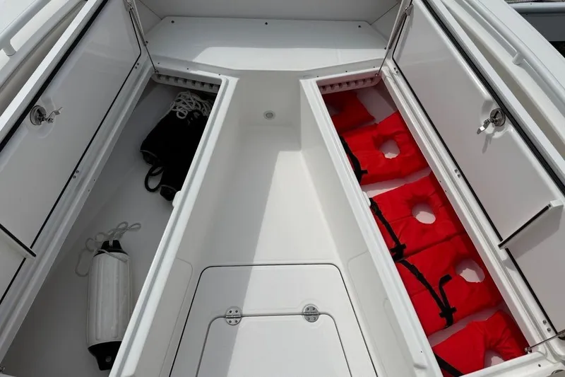 Slide: The Image of Everglades 273 Center Console 2019 - 7