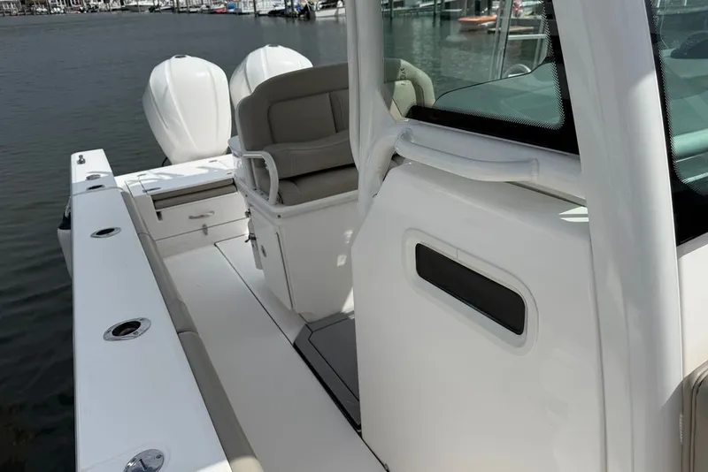 Slide: The Image of Everglades 273 Center Console 2019 - 11