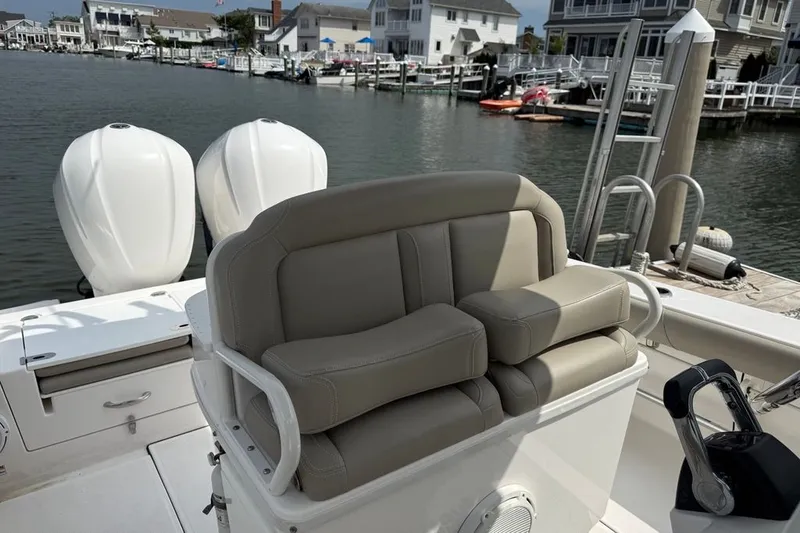Slide: The Image of Everglades 273 Center Console 2019 - 16