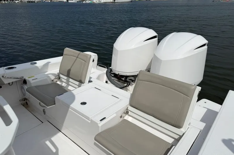 Slide: The Image of Everglades 273 Center Console 2019 - 23