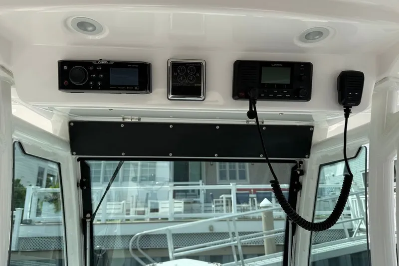 Slide: The Image of Everglades 273 Center Console 2019 - 14