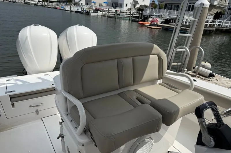 Slide: The Image of Everglades 273 Center Console 2019 - 17