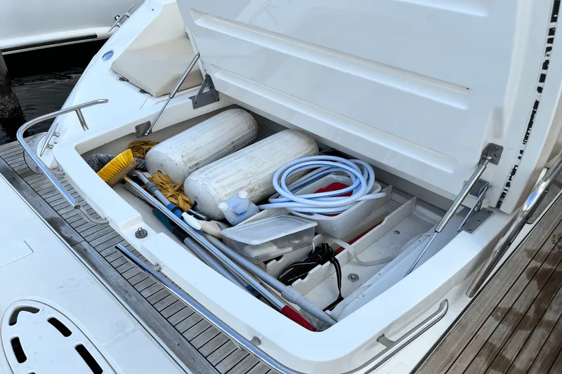 Slide: The Image of Sea Ray 450 SUNDANCER 2015 - 11