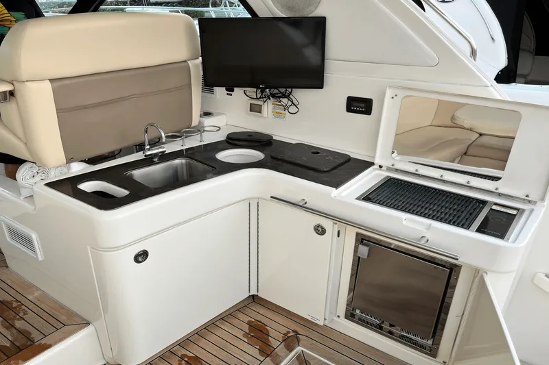 Slide: The Image of Sea Ray 450 SUNDANCER 2015 - 15