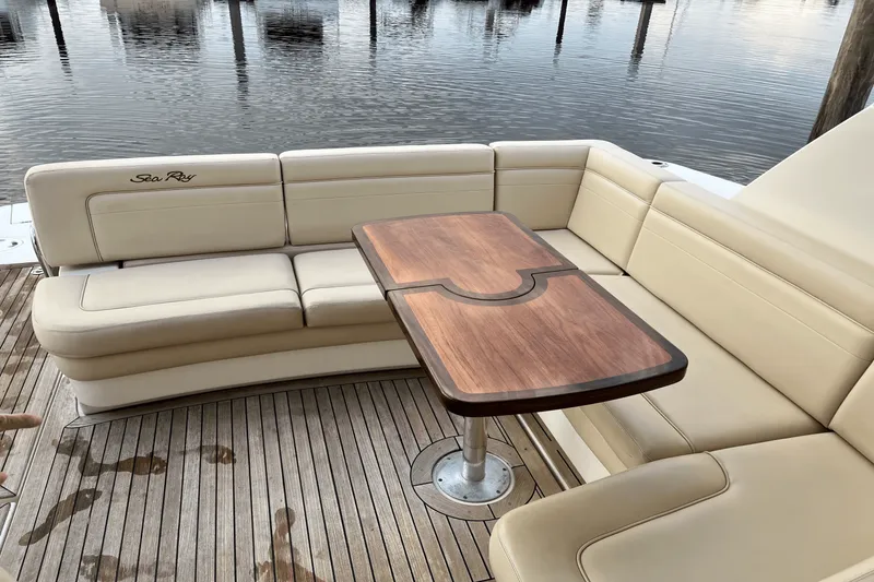 Slide: The Image of Sea Ray 450 SUNDANCER 2015 - 17