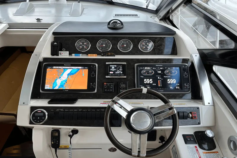 Slide: The Image of Sea Ray 450 SUNDANCER 2015 - 20