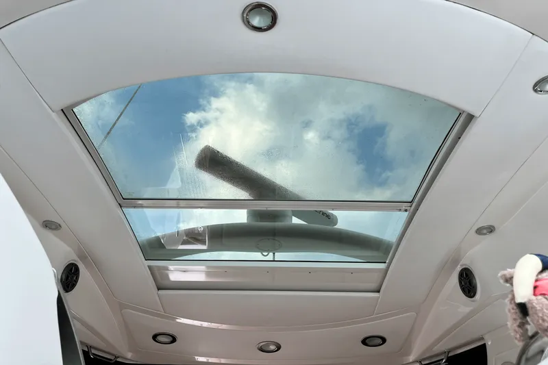 Slide: The Image of Sea Ray 450 SUNDANCER 2015 - 25