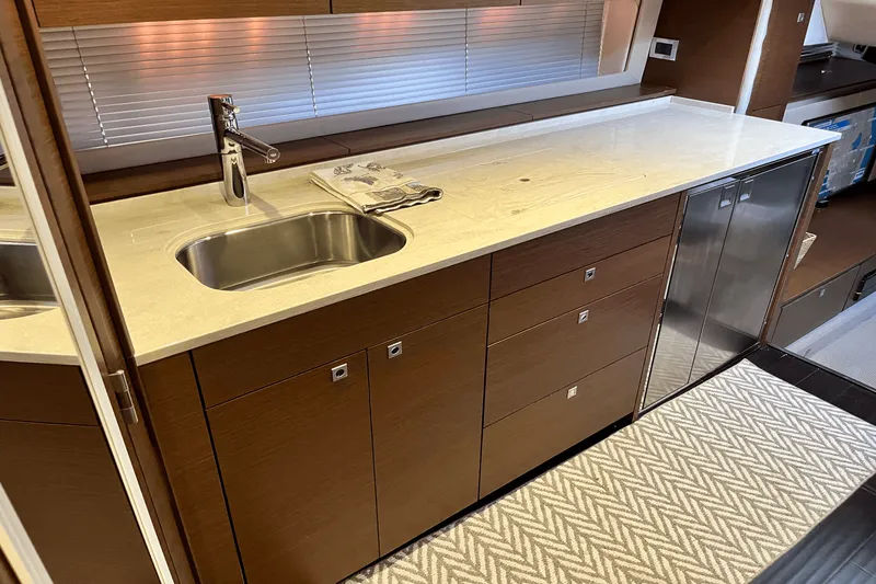 Slide: The Image of Sea Ray 450 SUNDANCER 2015 - 29