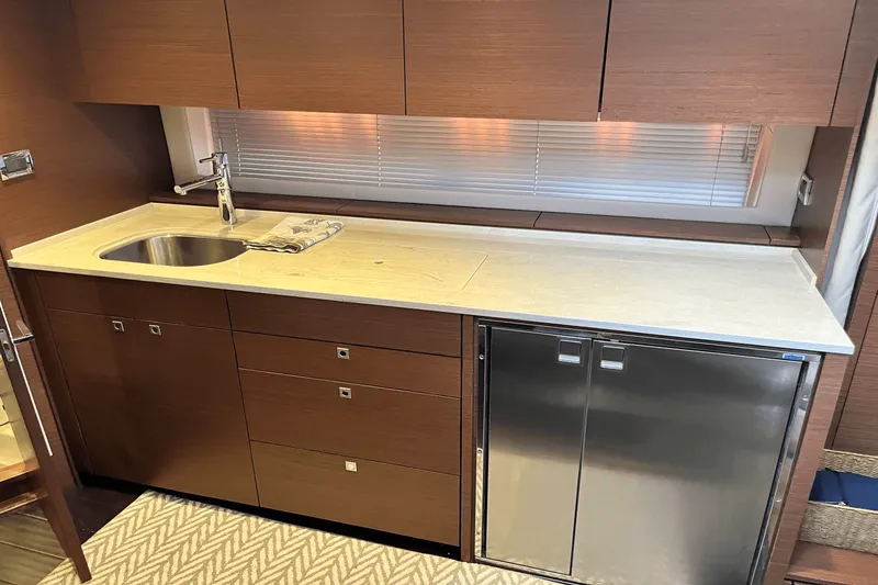 Slide: The Image of Sea Ray 450 SUNDANCER 2015 - 30