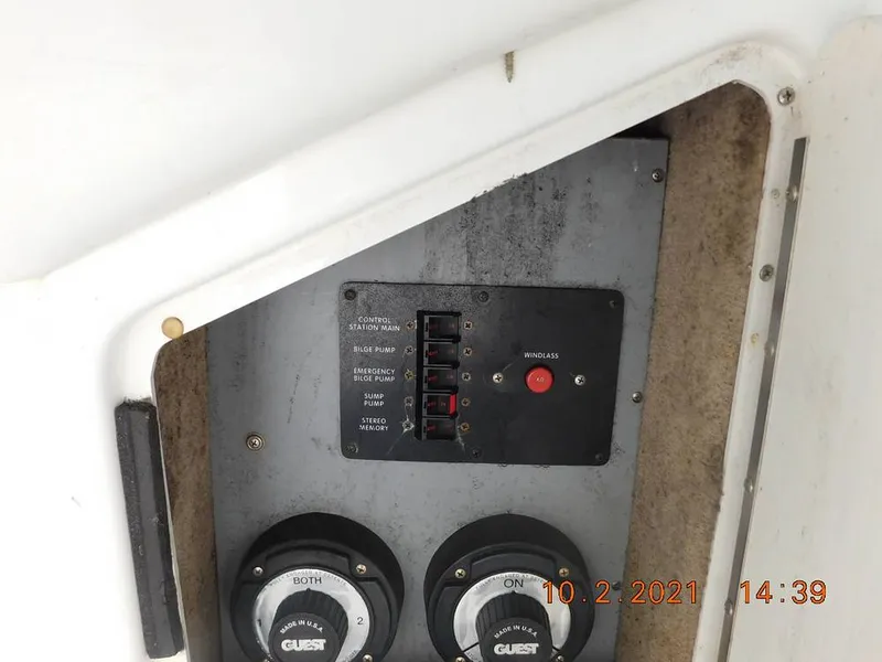 Slide: The Image of Batteries Switch - 9534344