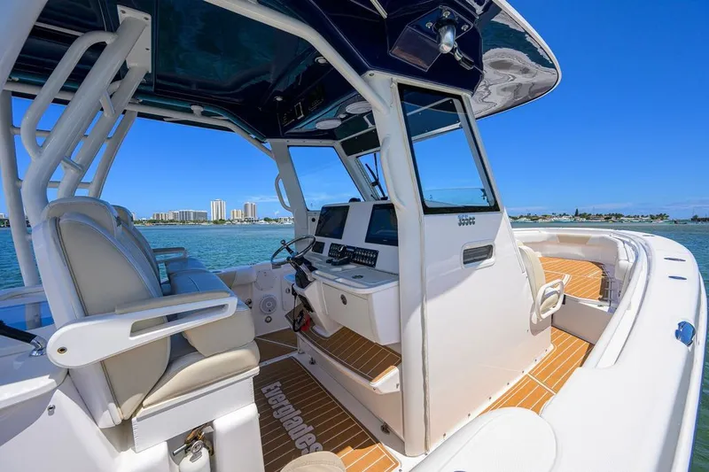 Slide: The Image of Everglades 355 Center Console 2018 - 10