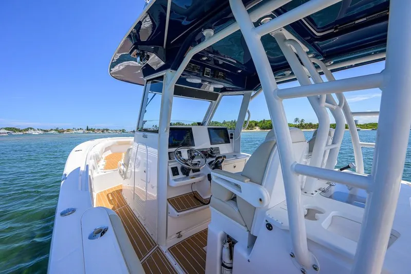 Slide: The Image of Everglades 355 Center Console 2018 - 7