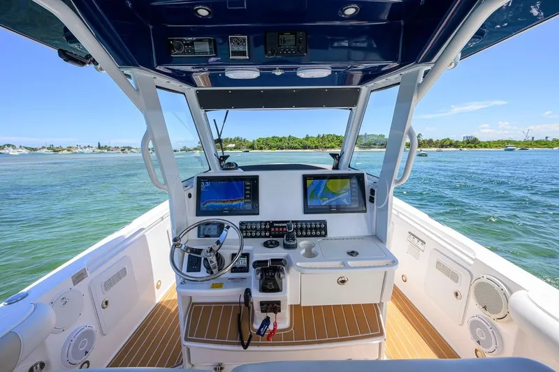 Slide: The Image of Everglades 355 Center Console 2018 - 9