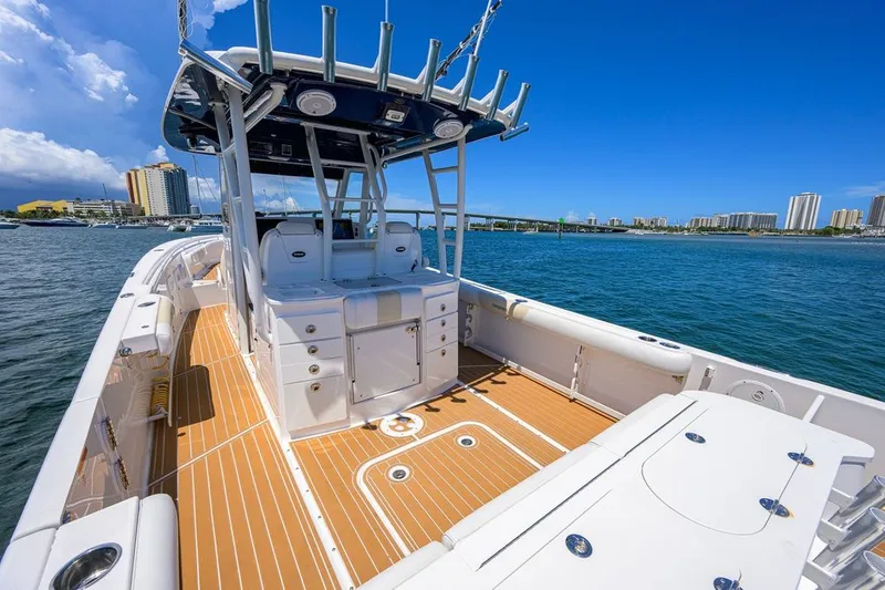 Slide: The Image of Everglades 355 Center Console 2018 - 38