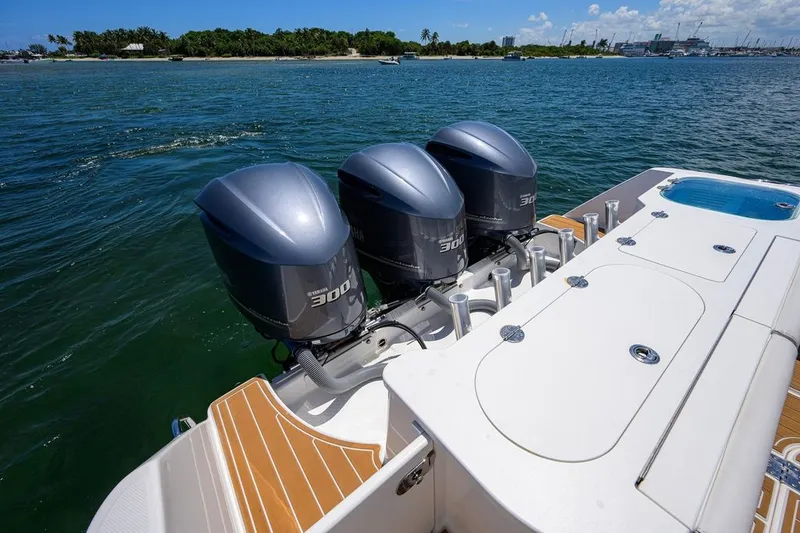 Slide: The Image of Everglades 355 Center Console 2018 - 57