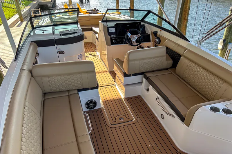 Slide: The Image of Sea Ray 270 SDX OUTBOARD 2019 - 10