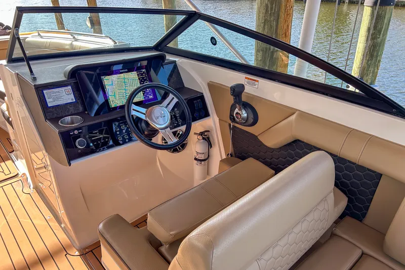 Slide: The Image of Sea Ray 270 SDX OUTBOARD 2019 - 12