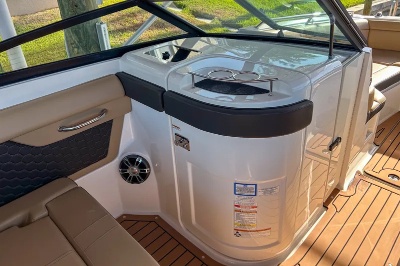 Slide: The Image of Sea Ray 270 SDX OUTBOARD 2019 - 17