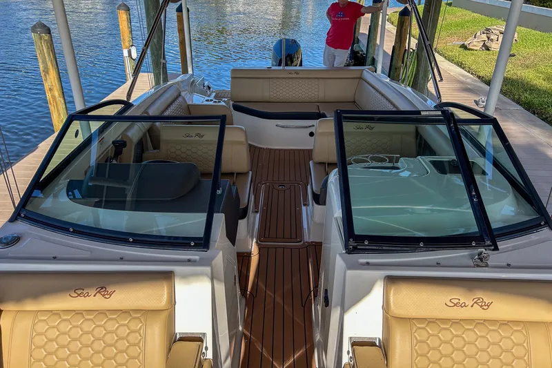 Slide: The Image of Sea Ray 270 SDX OUTBOARD 2019 - 21