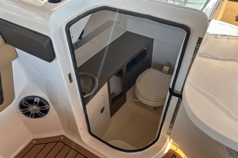 Slide: The Image of Sea Ray 270 SDX OUTBOARD 2019 - 22