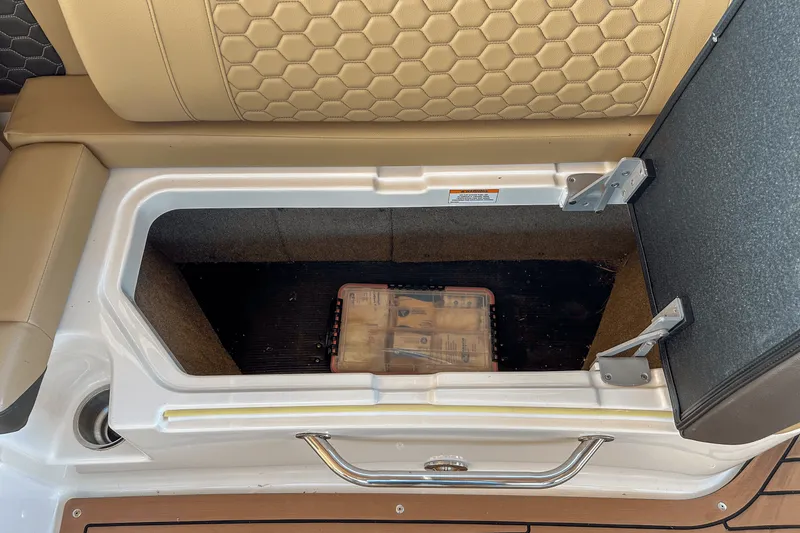 Slide: The Image of Sea Ray 270 SDX OUTBOARD 2019 - 24